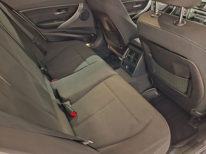 BMW 320 bild 13