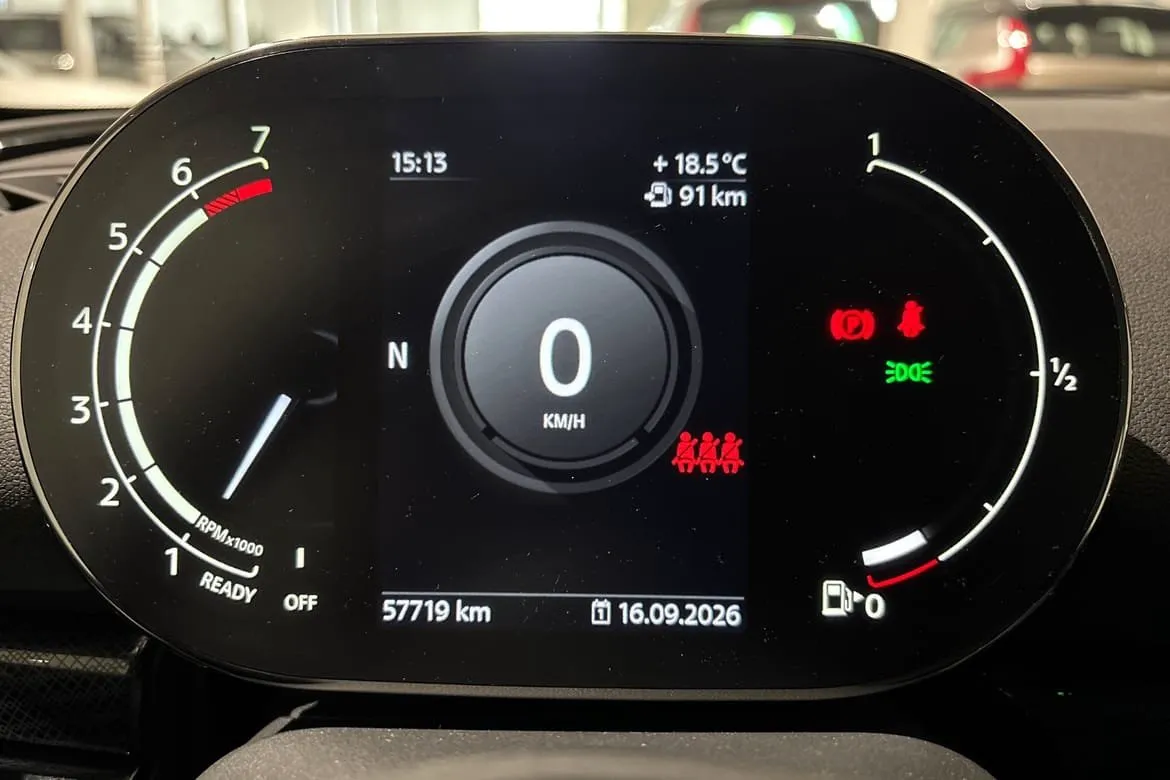 Vehicle image 15
