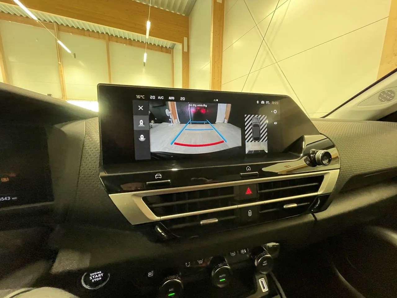 Vehicle image 14