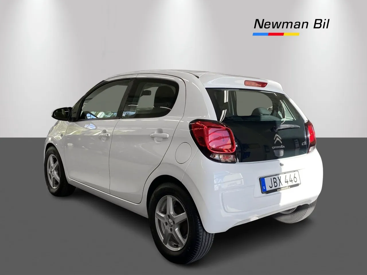 Vehicle image 5