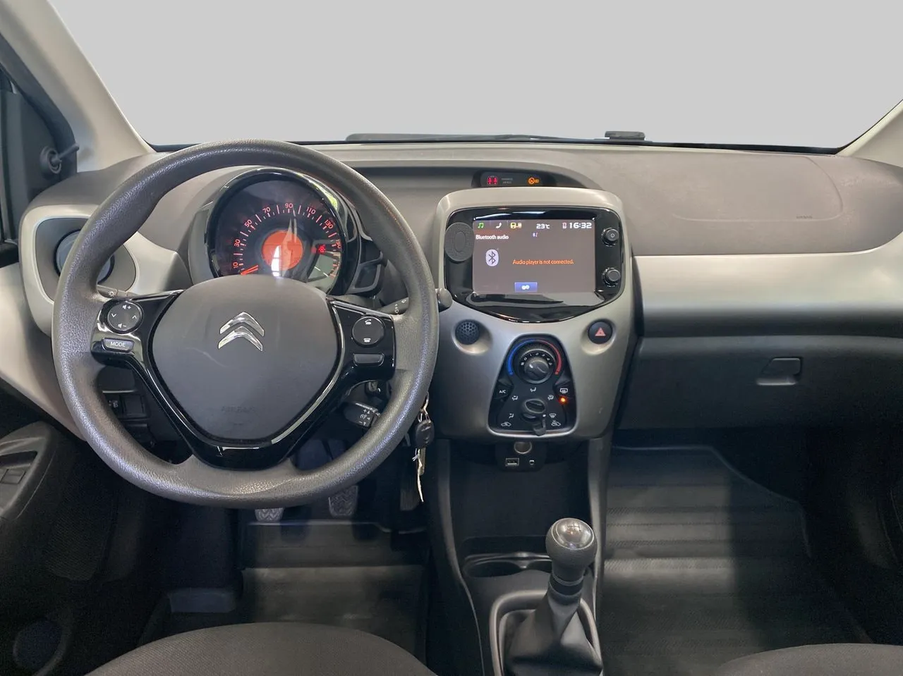 Vehicle image 6