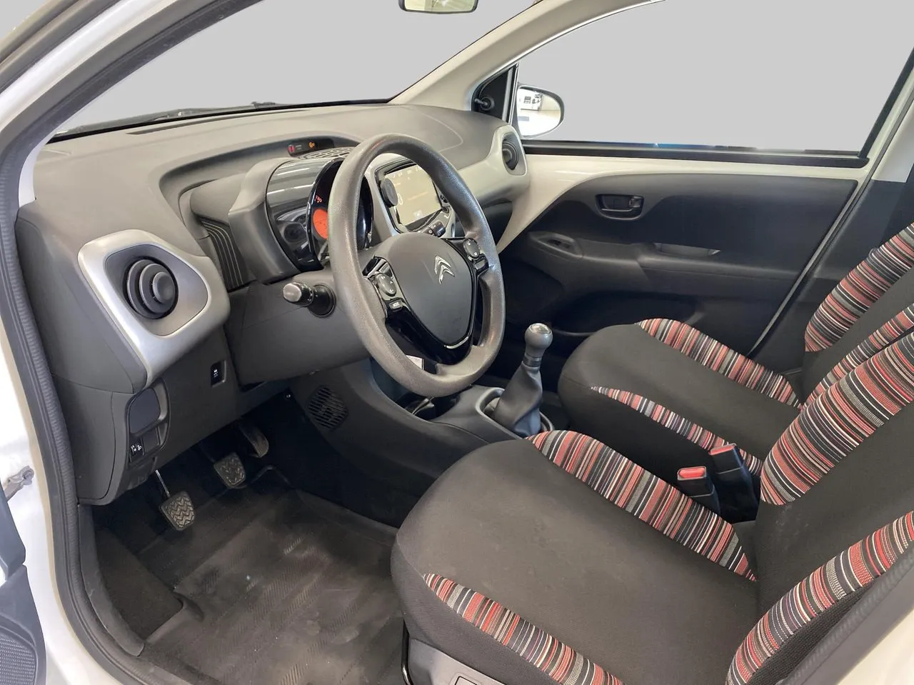 Vehicle image 7
