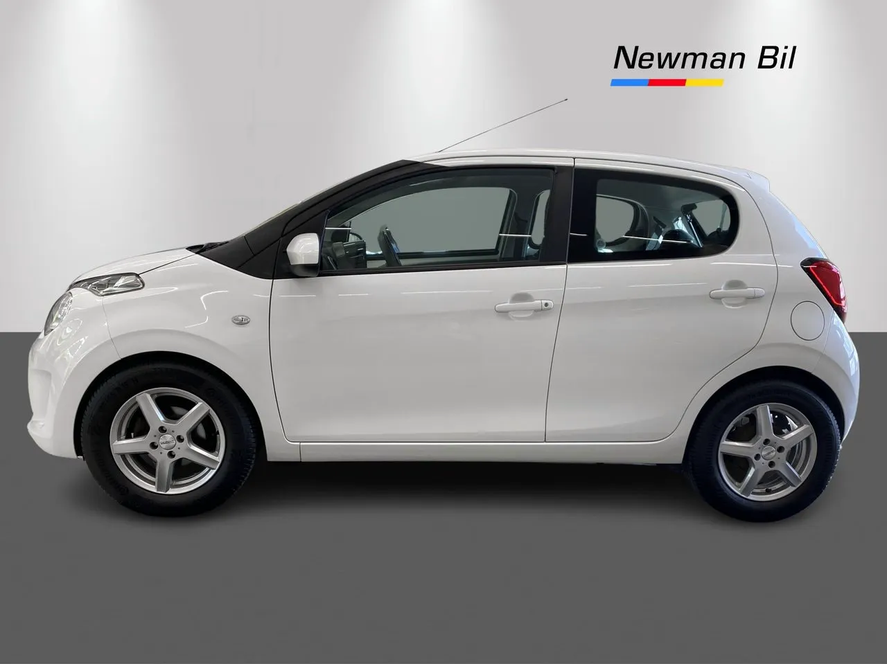 Vehicle image 3