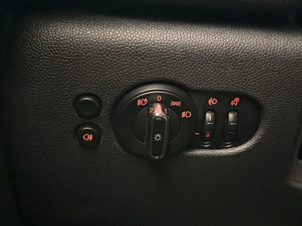 Vehicle image 28