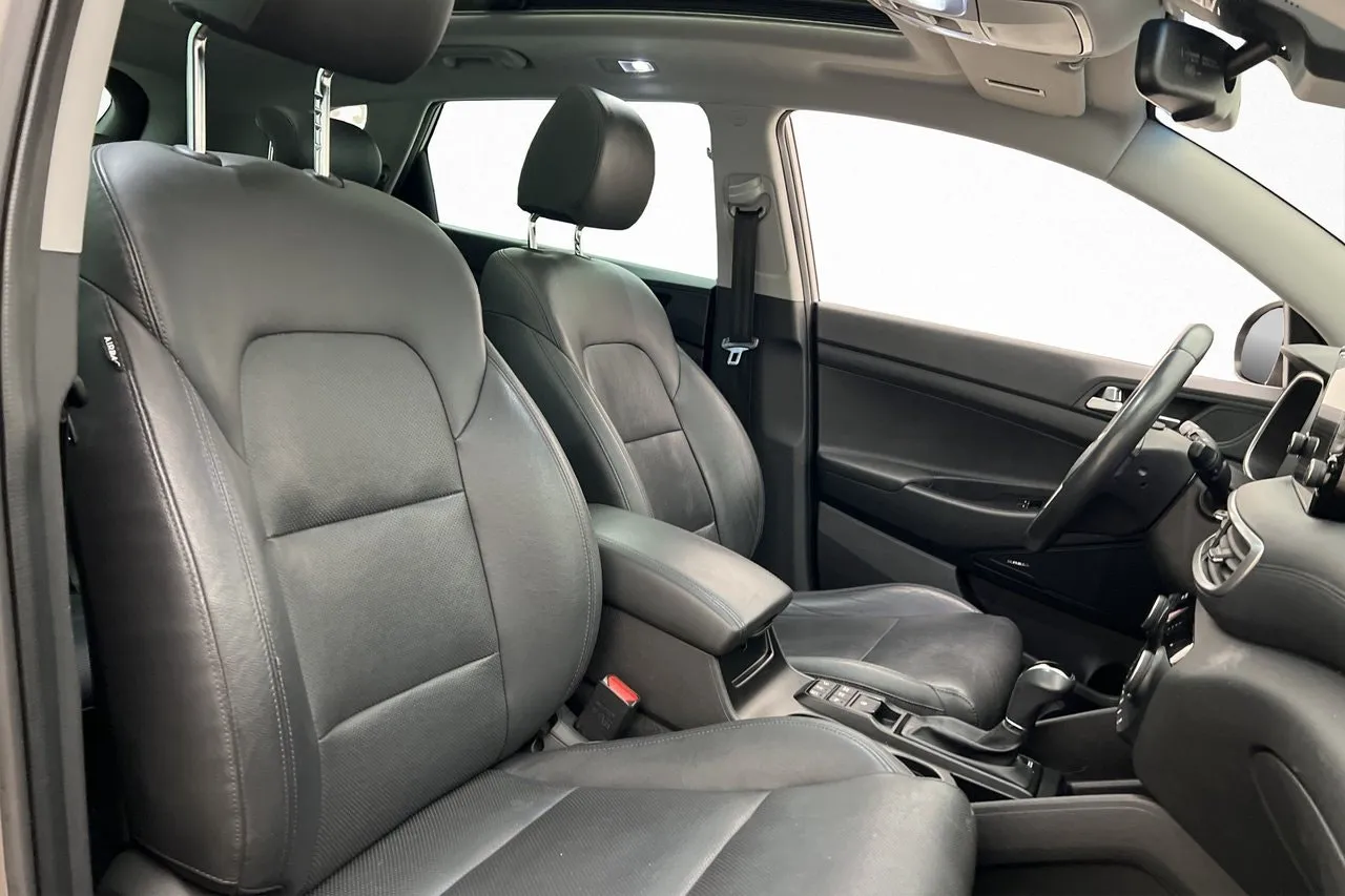 Vehicle image 25