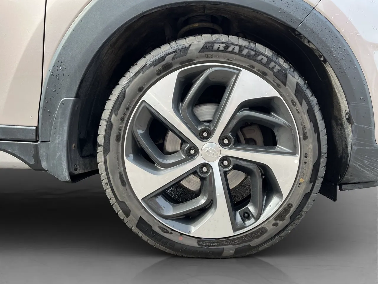 Vehicle image 35
