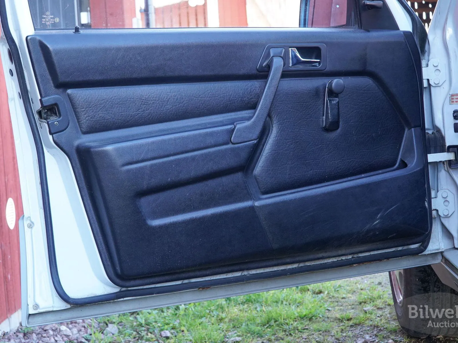 Vehicle image 30