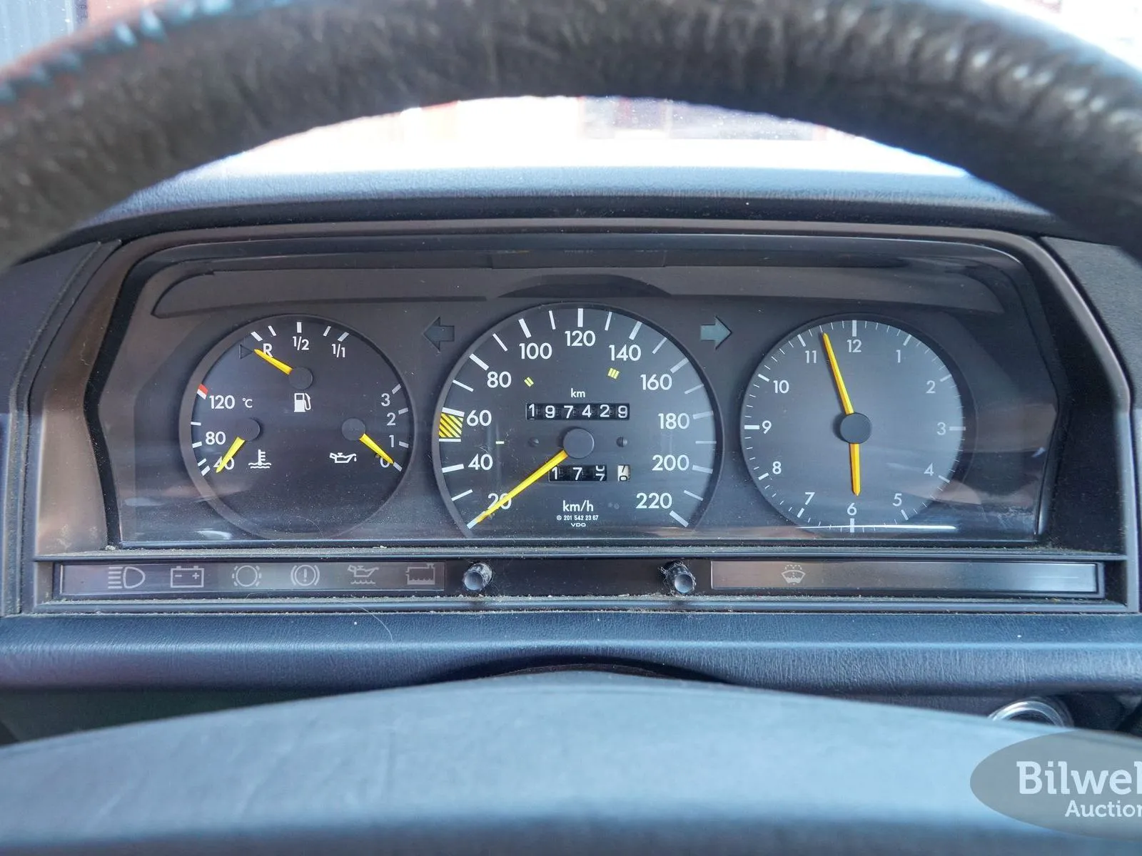 Vehicle image 32