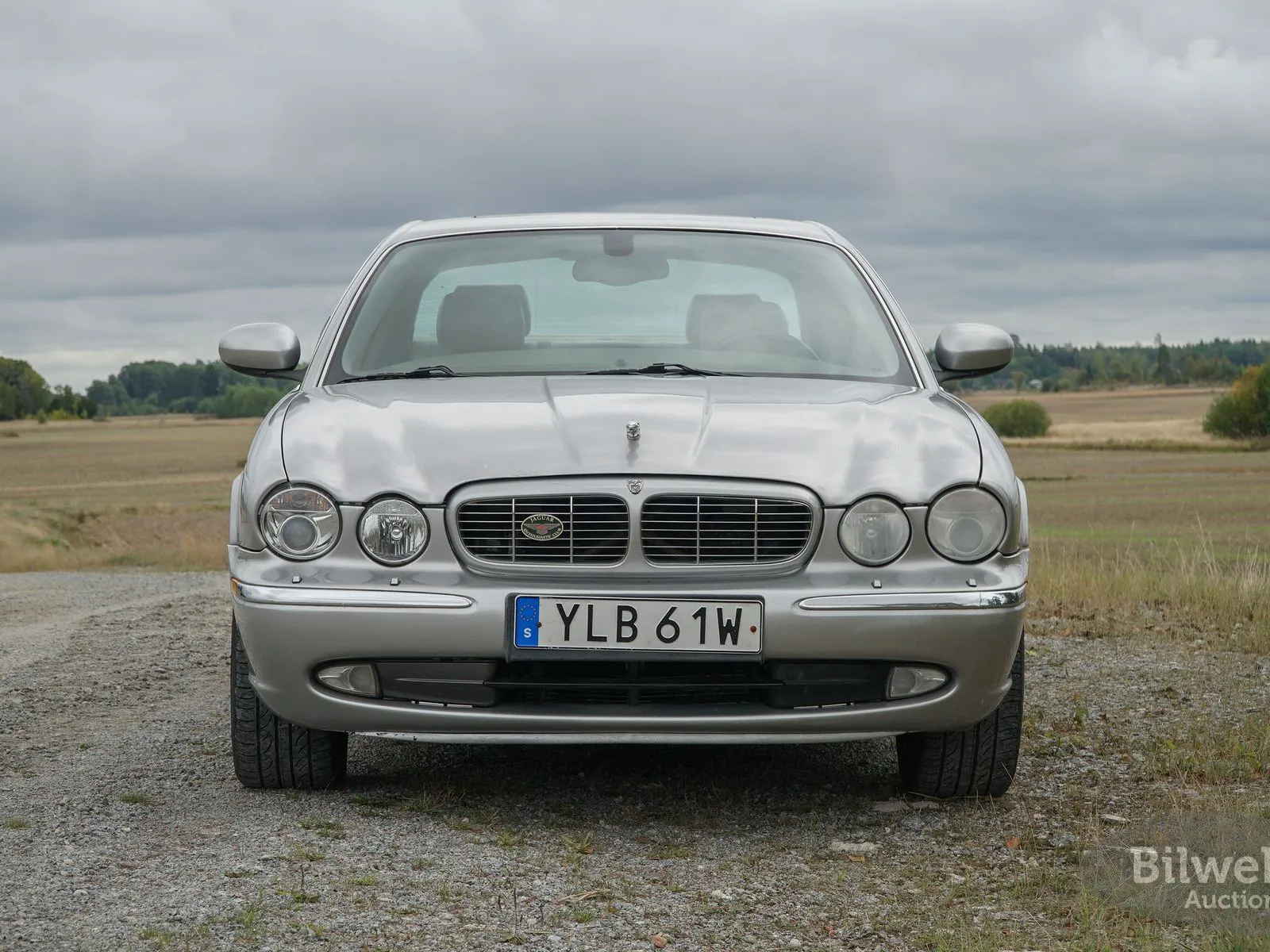 Vehicle image 30