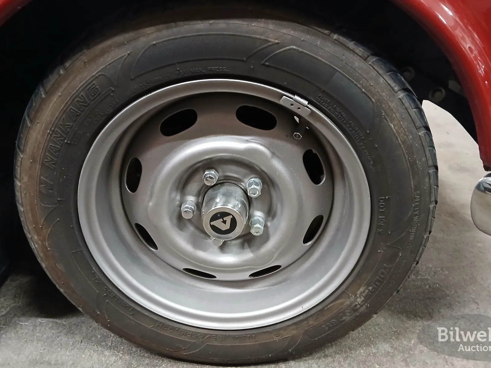 Vehicle image 14