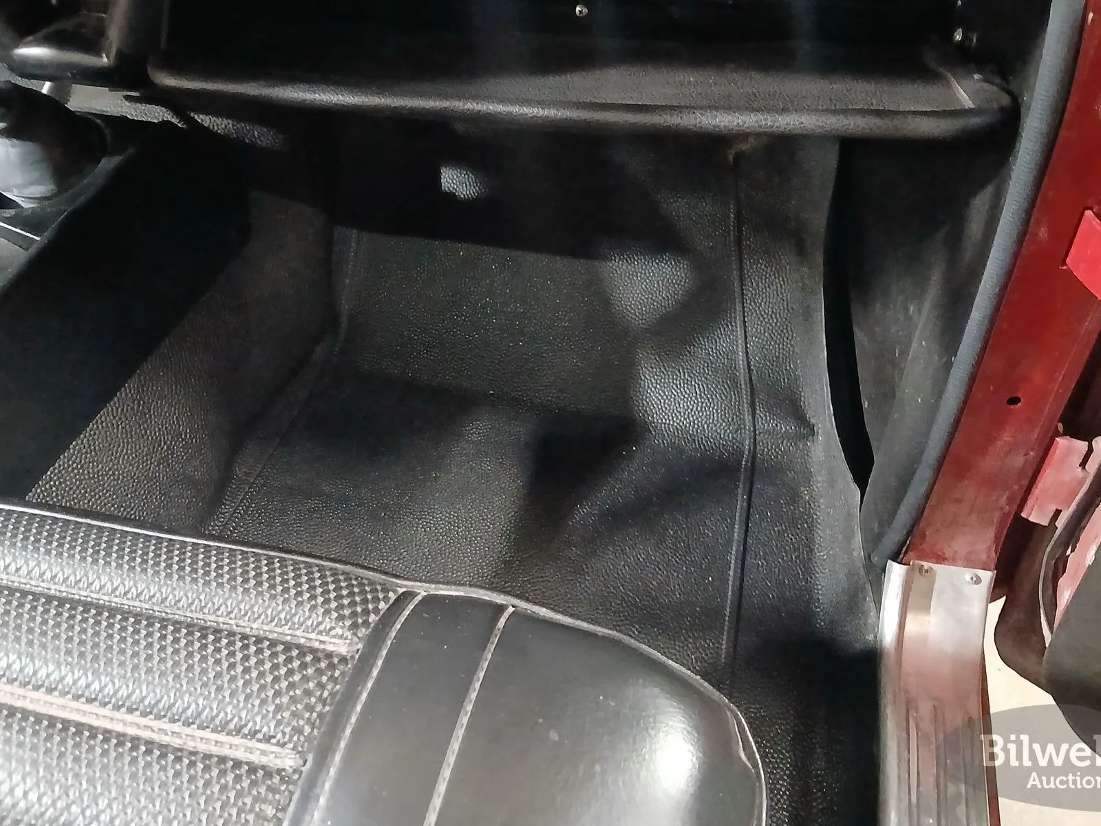 Vehicle image 32
