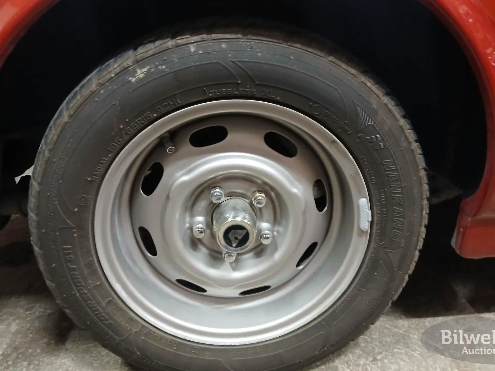 Vehicle image 13