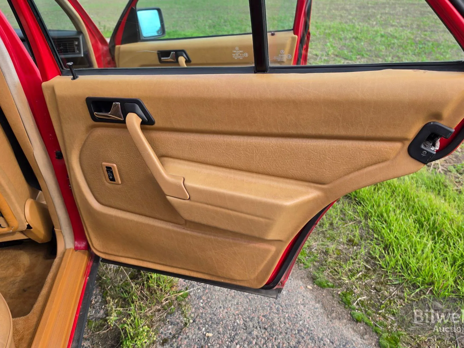 Vehicle image 27