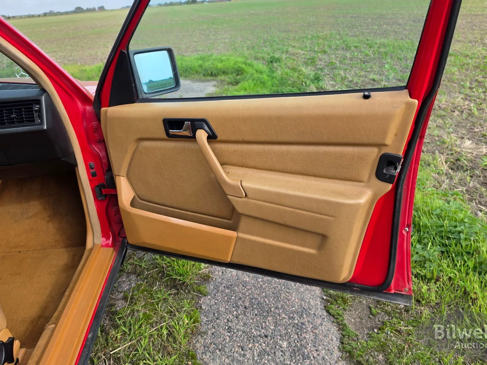 Vehicle image 24