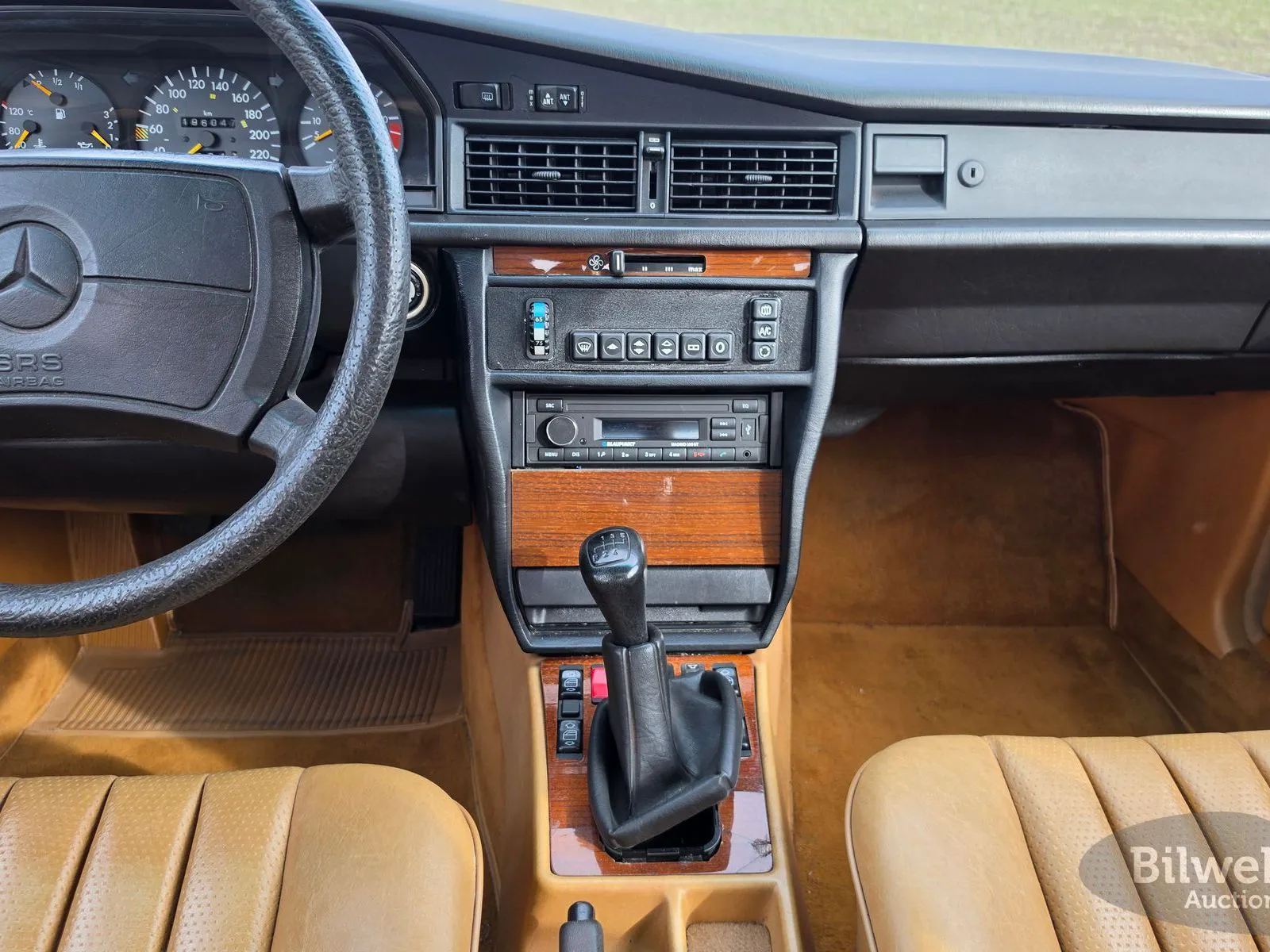 Vehicle image 32