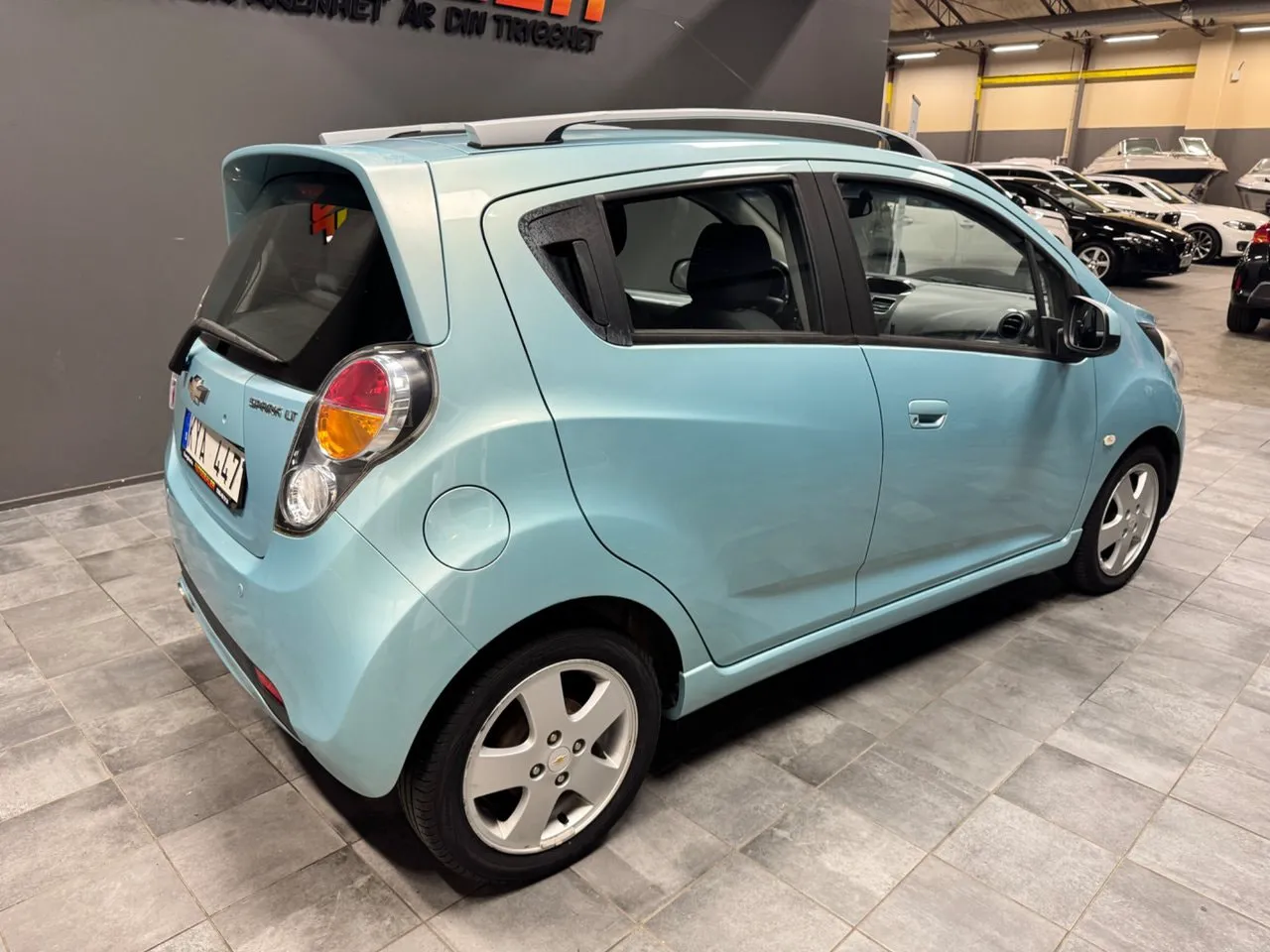 Vehicle image 6