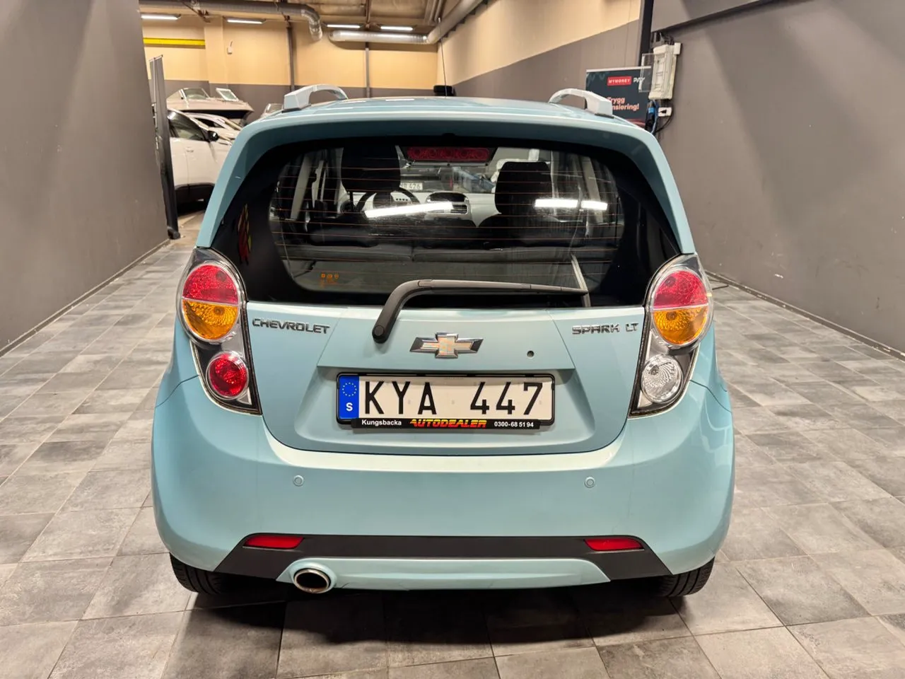 Vehicle image 5