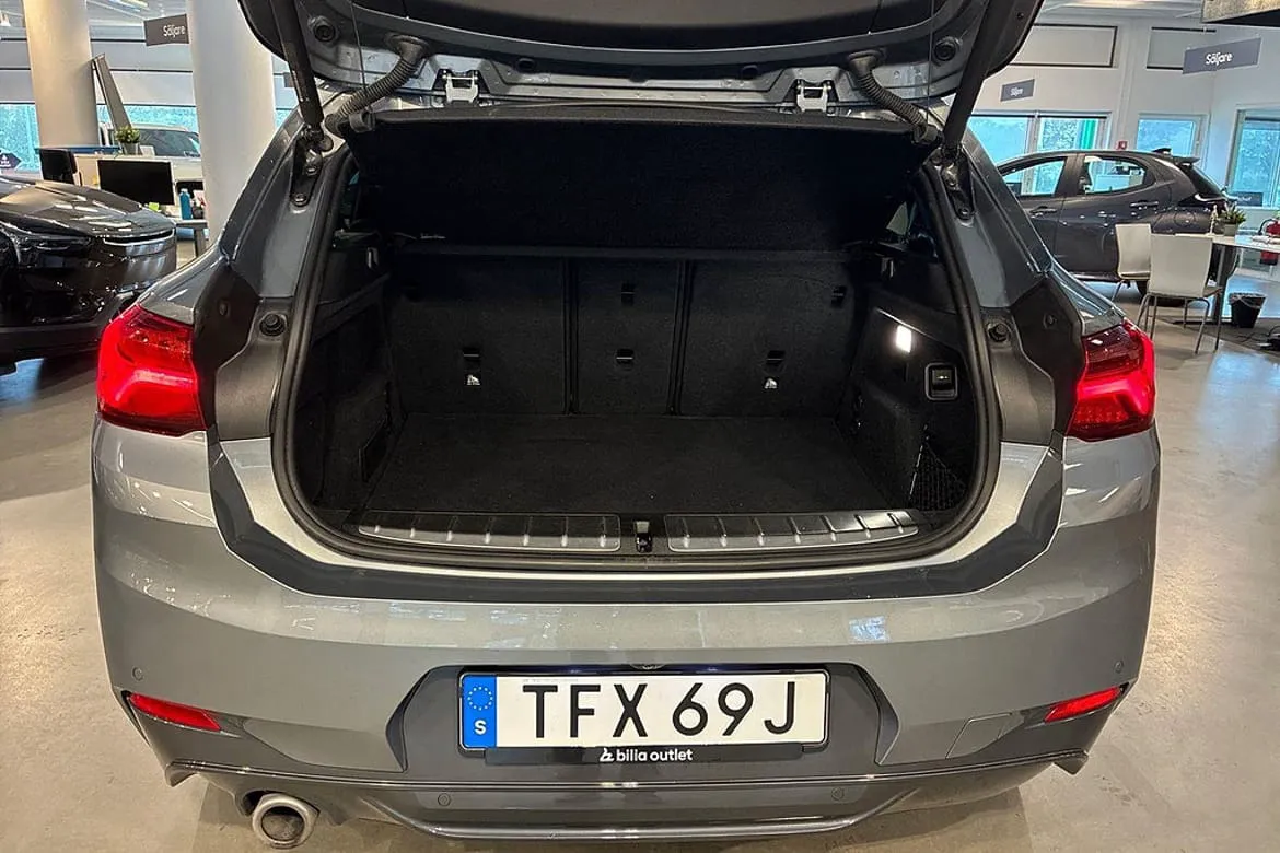 Vehicle image 18