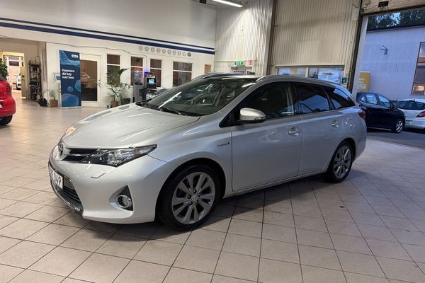 Toyota Auris Hybrid EDITION 50 SUPERDEAL 3.95% / B-KAM / PANO / BT - 2014