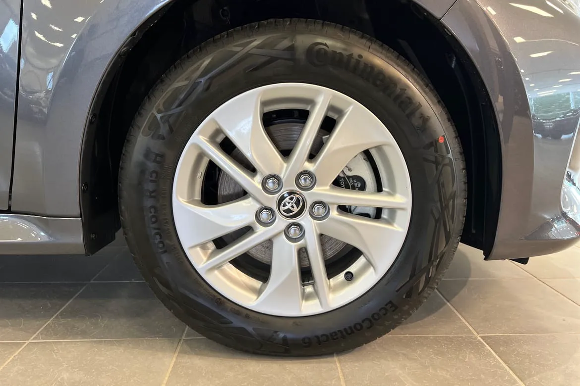 Vehicle image 16