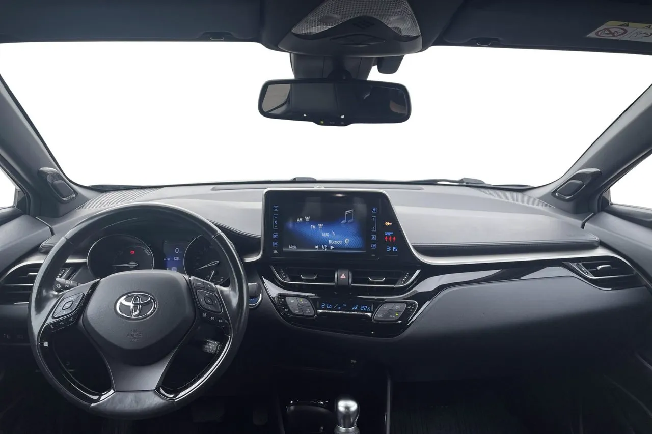 Vehicle image 10