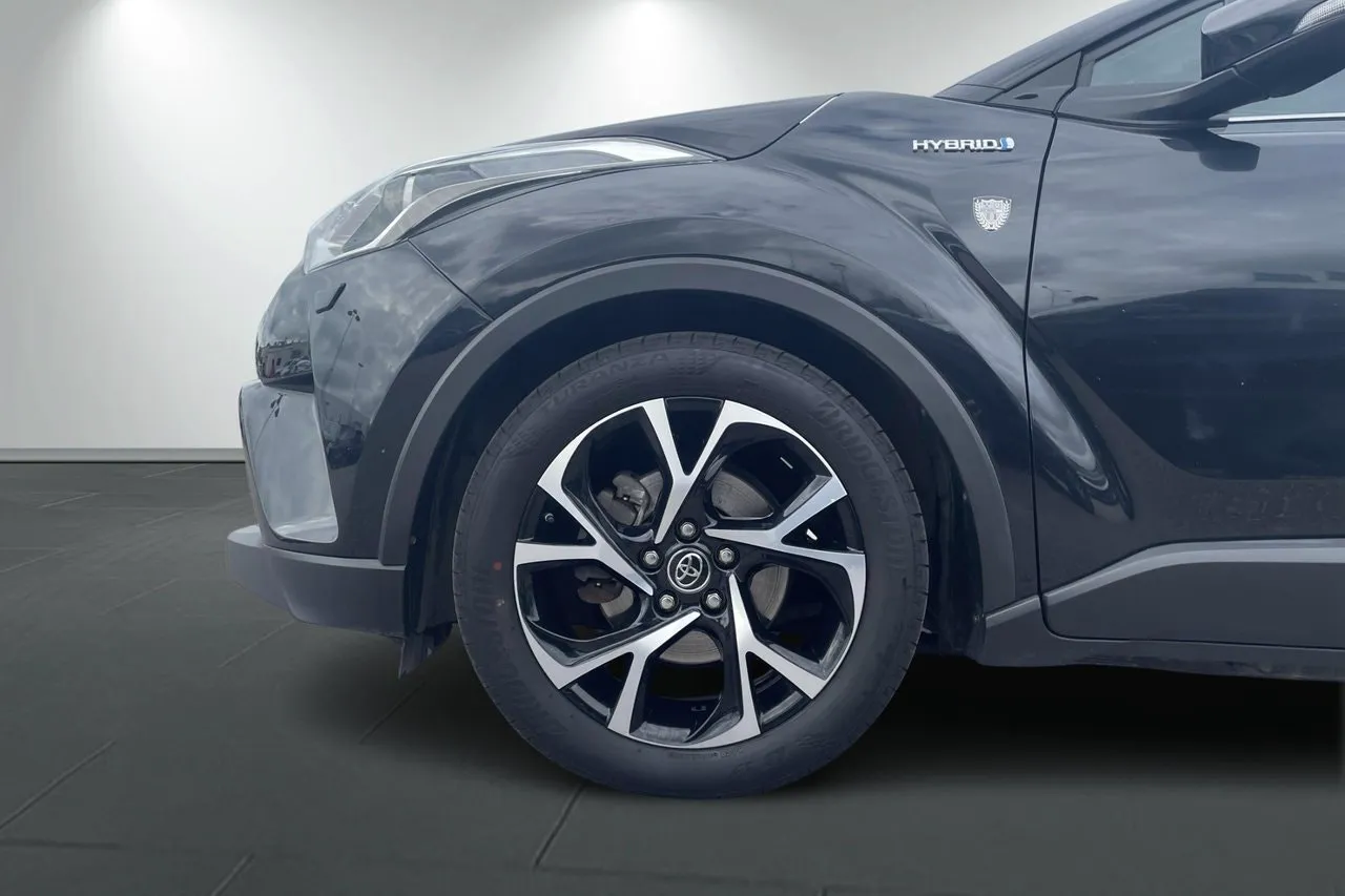 Vehicle image 9