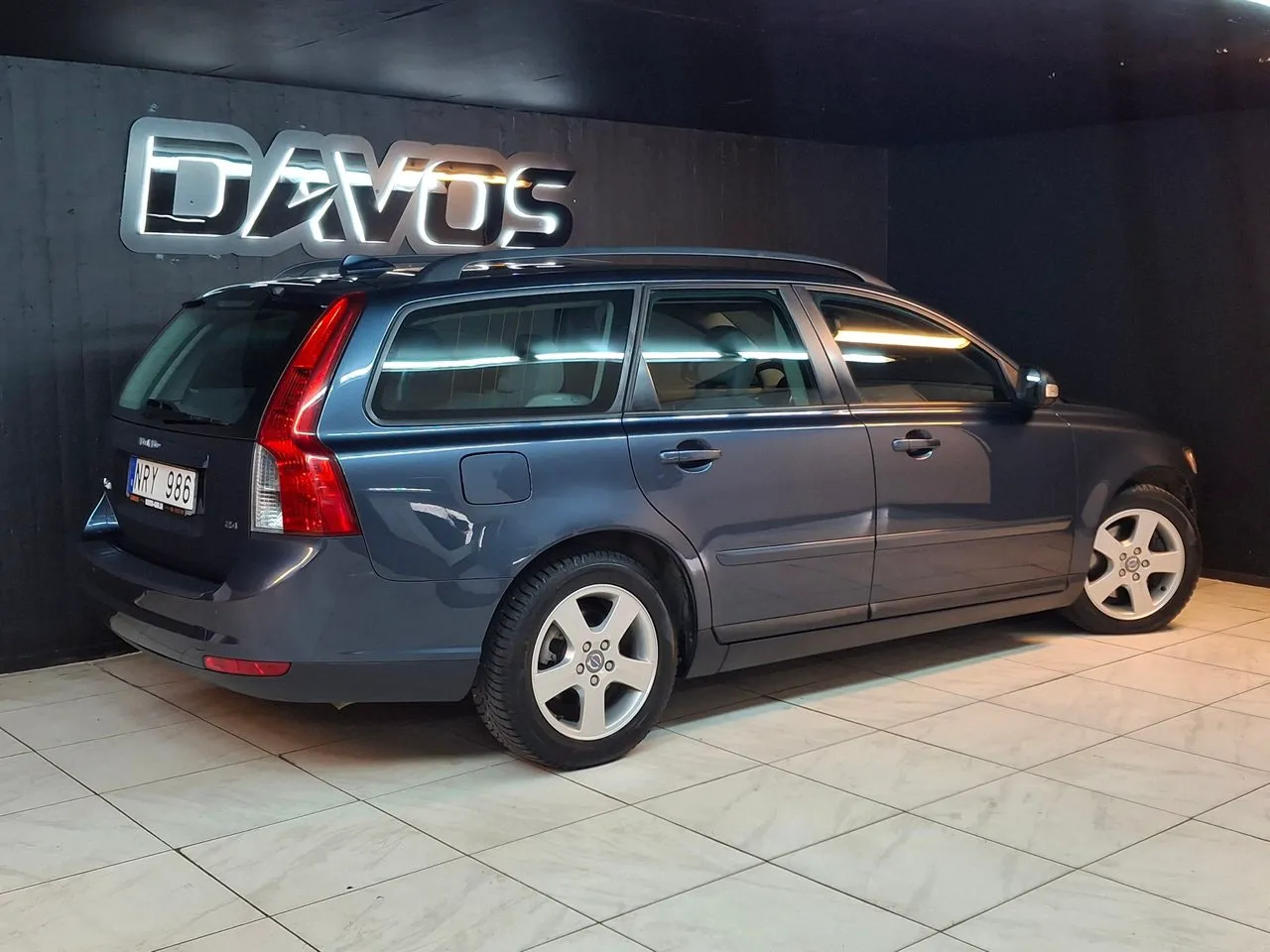 Vehicle image 3