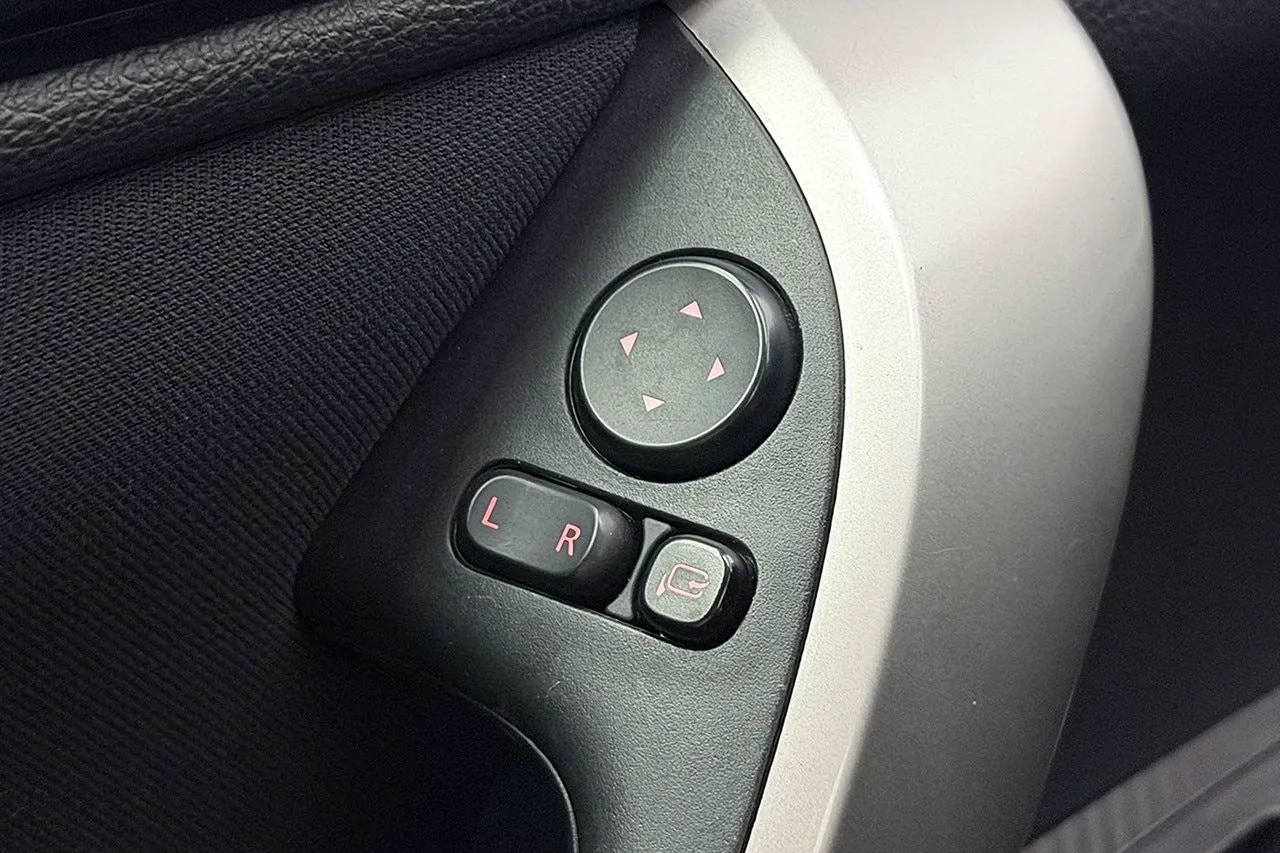 Vehicle image 27