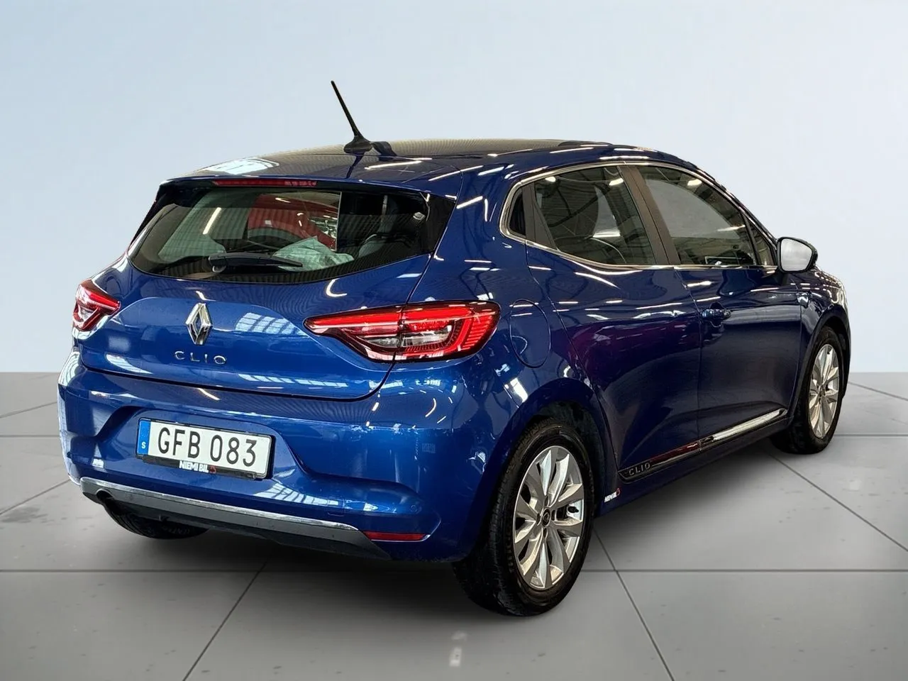 Vehicle image 5