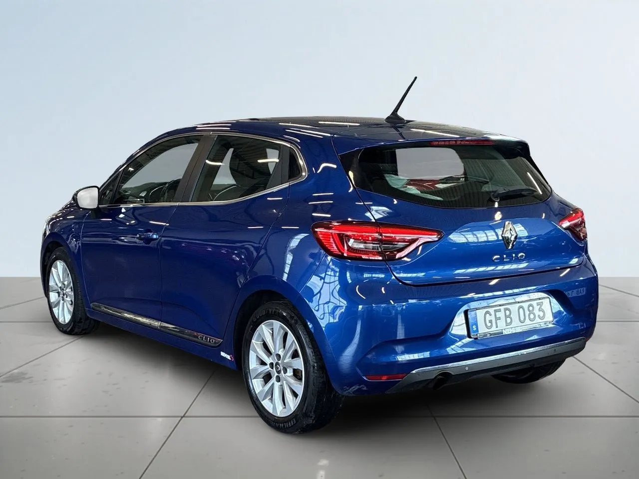 Vehicle image 4