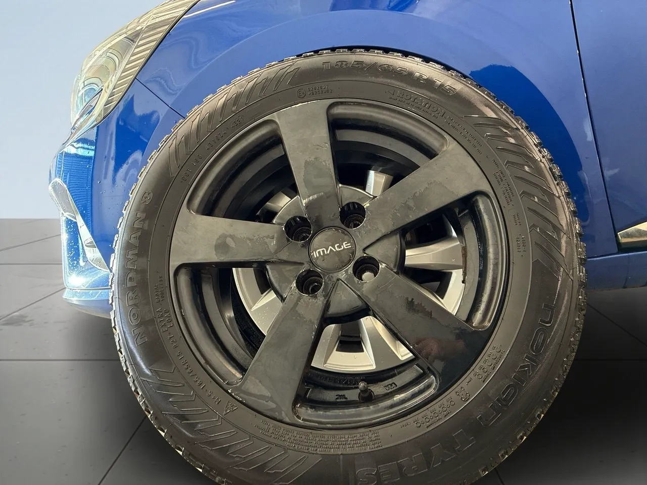 Vehicle image 13