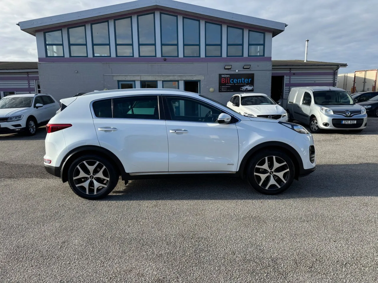 Vehicle image 5