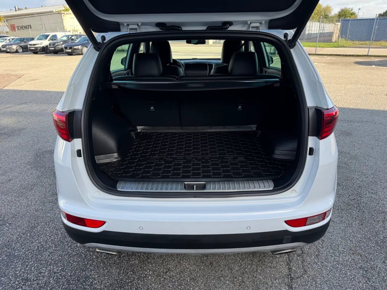 Vehicle image 18