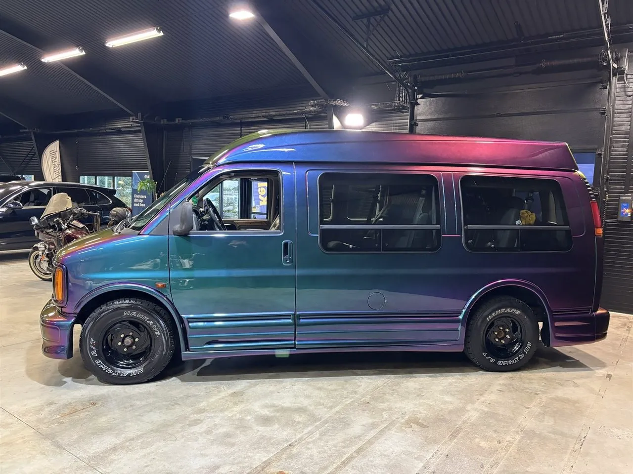 Vehicle image 15