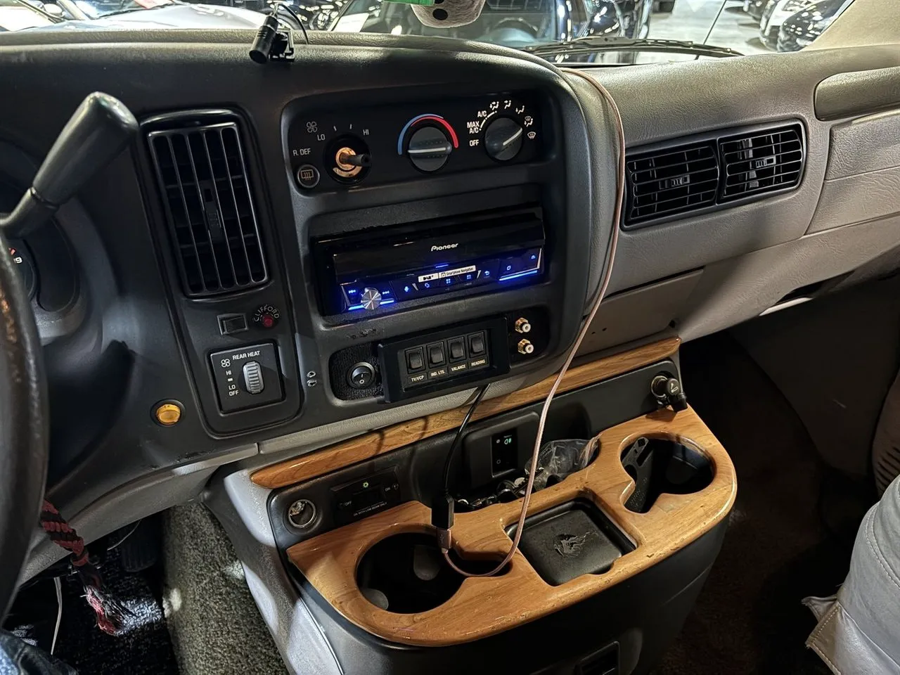 Vehicle image 18