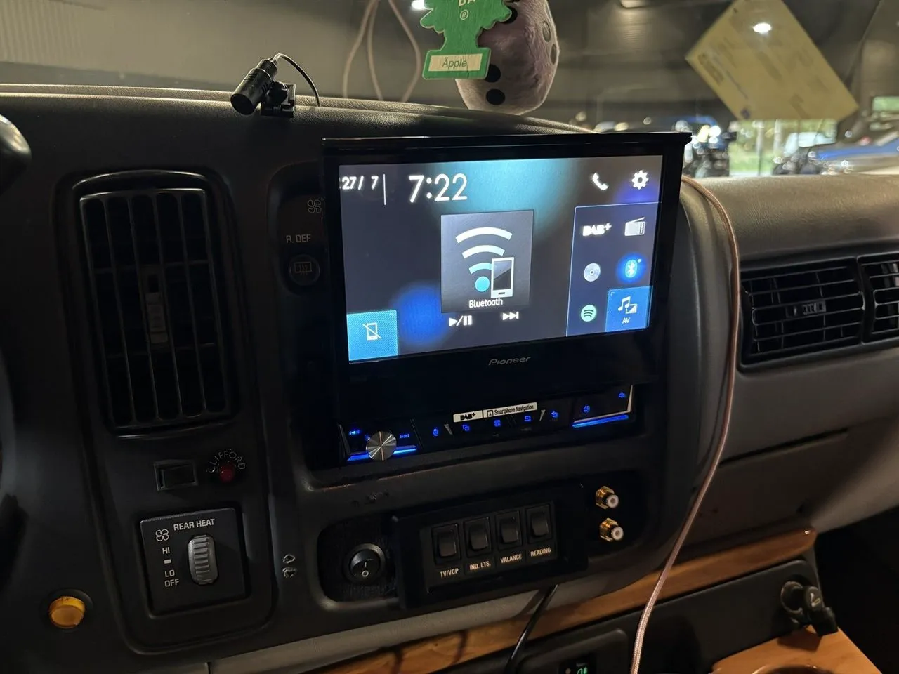 Vehicle image 19