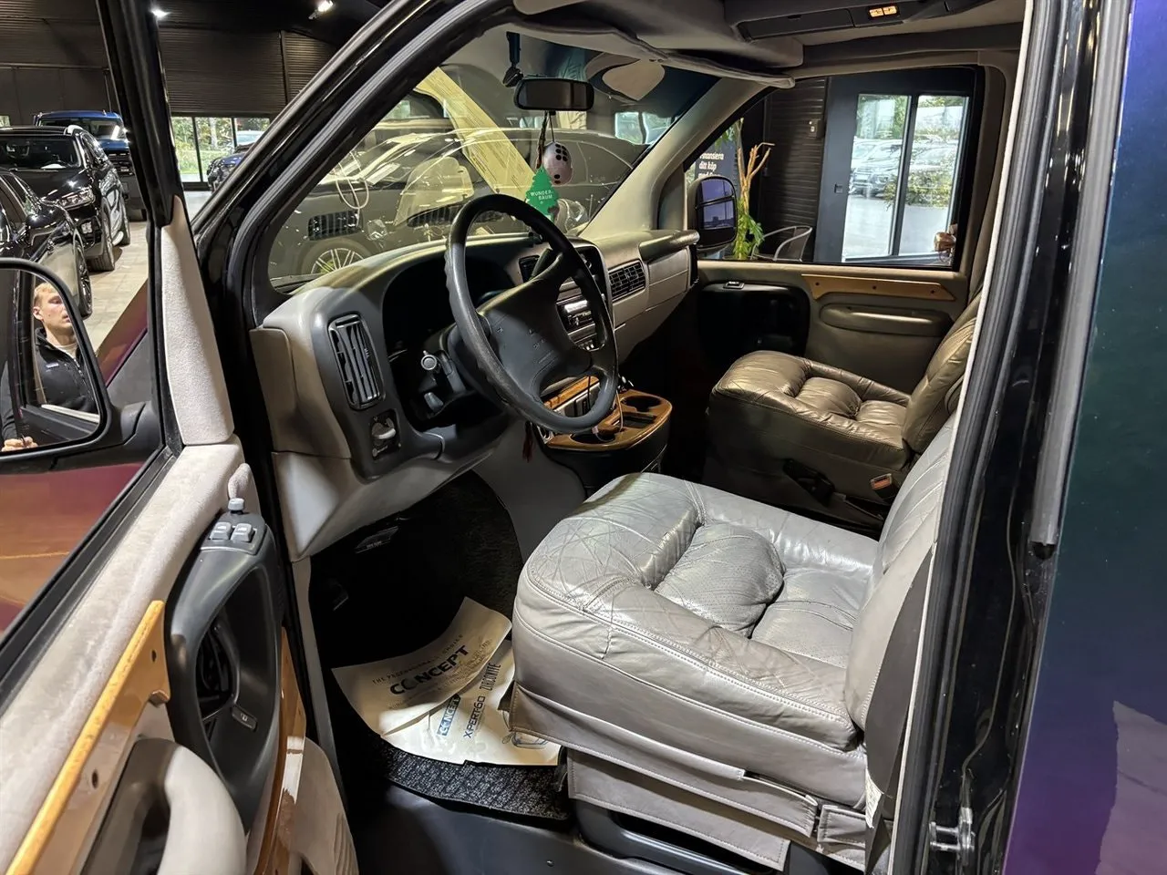 Vehicle image 16