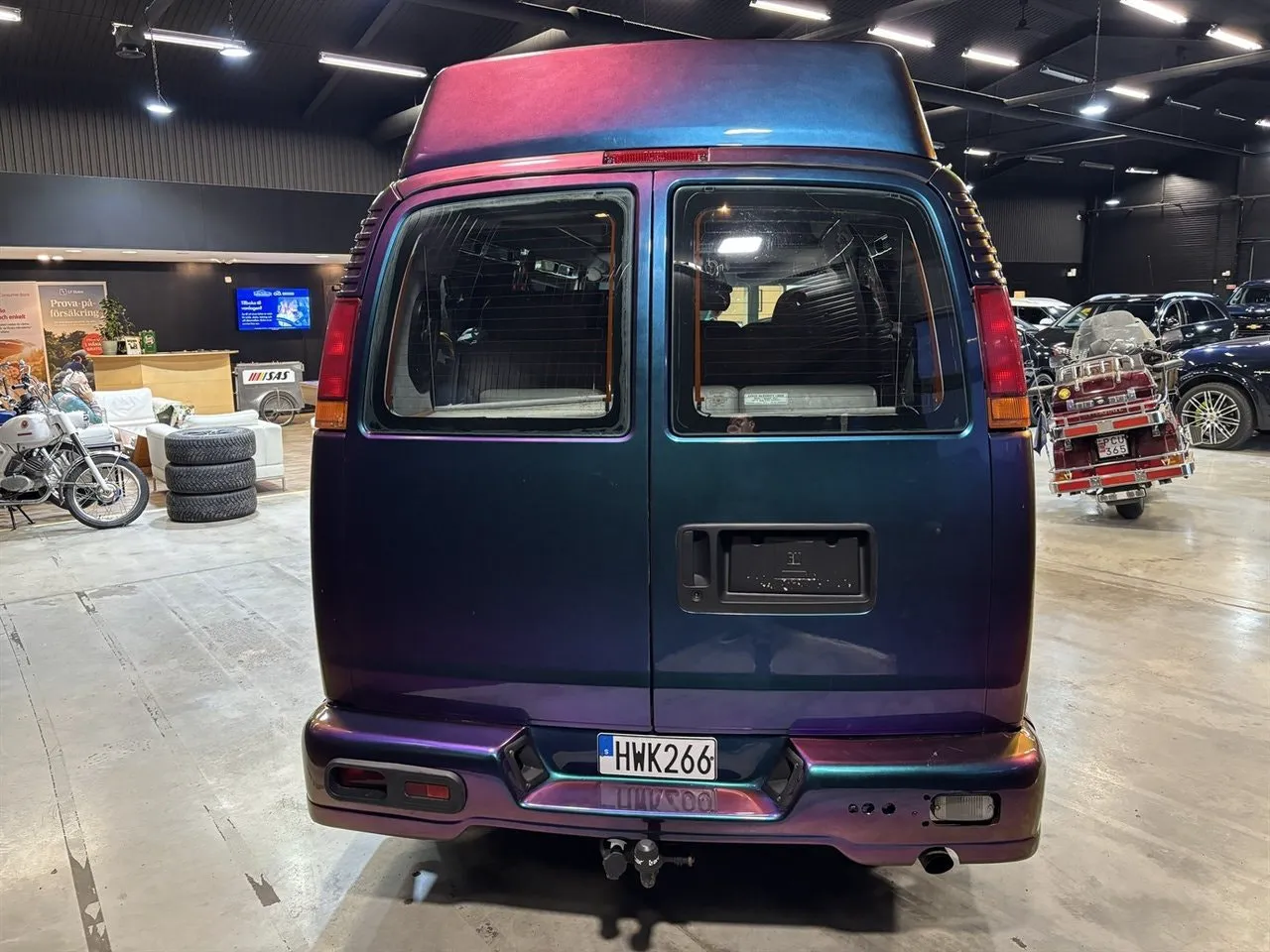 Vehicle image 14