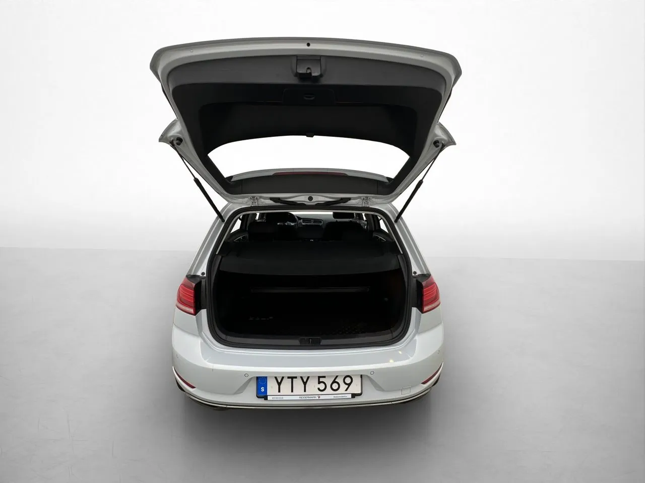 Vehicle image 14