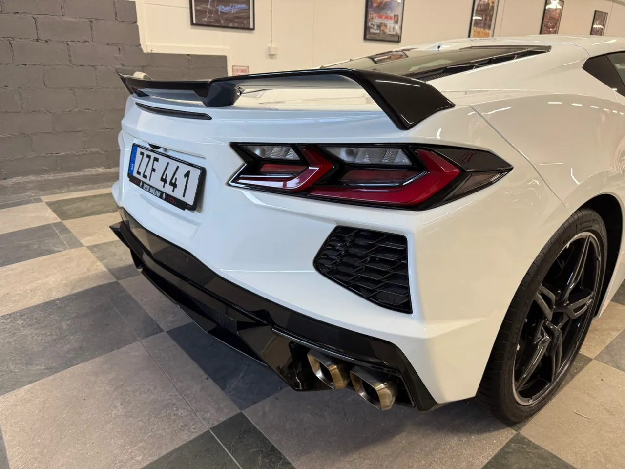 Vehicle image 16