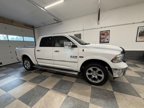 RAM 1500 LARAMIE CREWCAB 5.7 V8 HEMI 4x4 EV BYTE - 2015