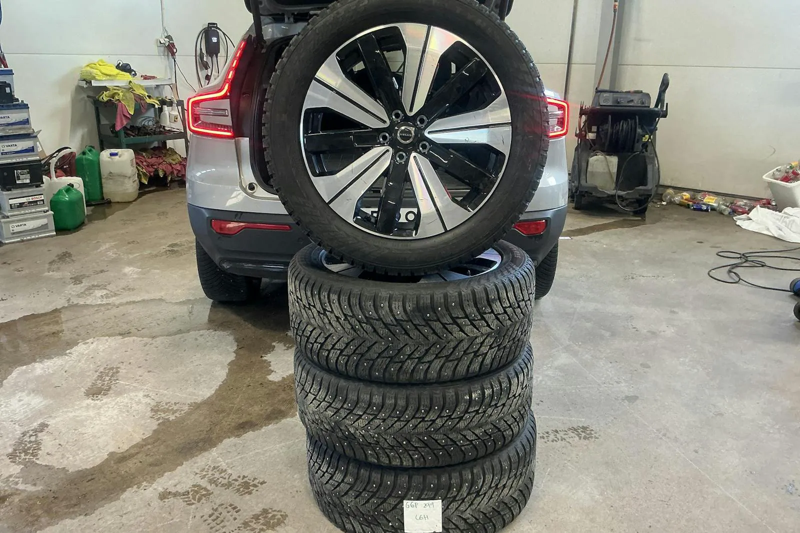Vehicle image 16