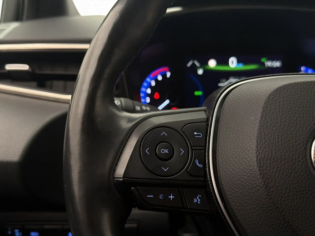 Vehicle image 15