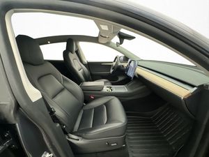 Tesla Model Y bild 26