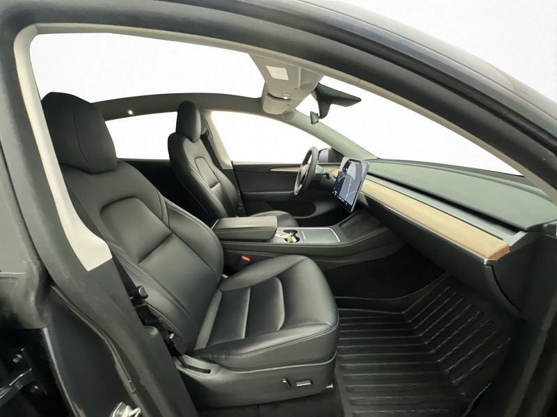 Tesla Model Y bild 26