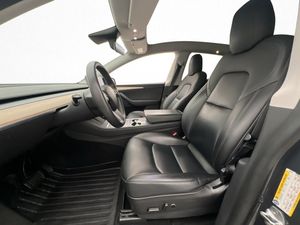 Tesla Model Y bild 13
