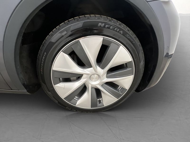 Tesla Model Y bild 32