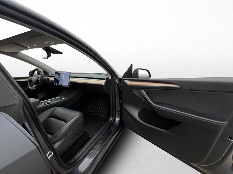 Tesla Model Y bild 27