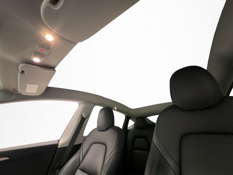 Tesla Model Y bild 14