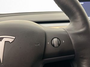 Tesla Model Y bild 18